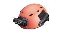 Fénix ALG-04 na helmu NVG